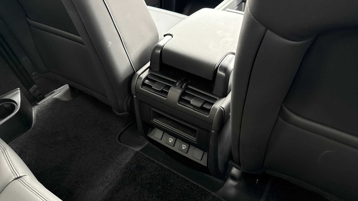 Used Land Rover Defender 2025 for sale - 76460570: Photo 18