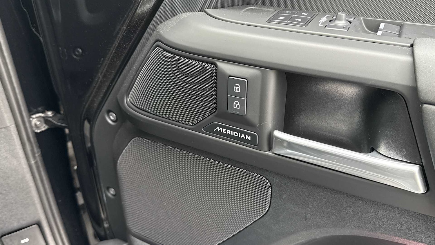 Used Land Rover Defender 2025 for sale - 76460570: Photo 25