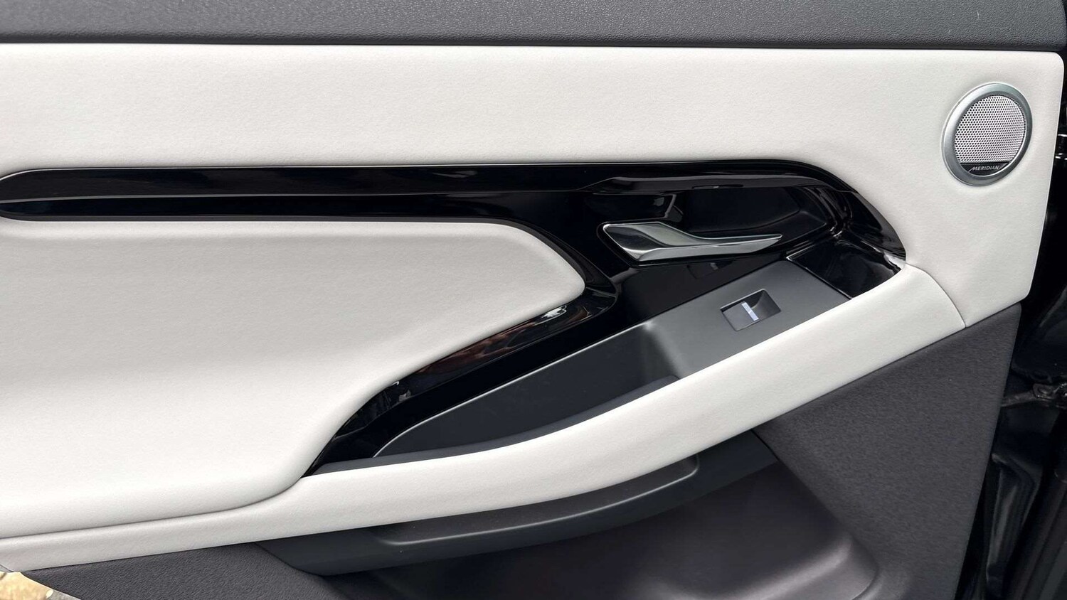 Used Land Rover Range Rover Evoque 2025 for sale - 77527082: Photo 33