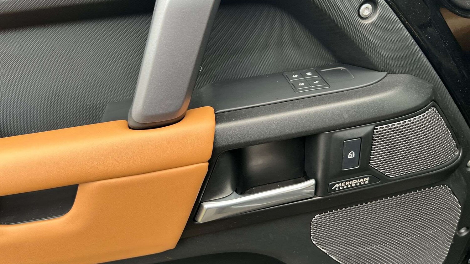 Used Land Rover Defender 2023 for sale - 77674784: Photo 30