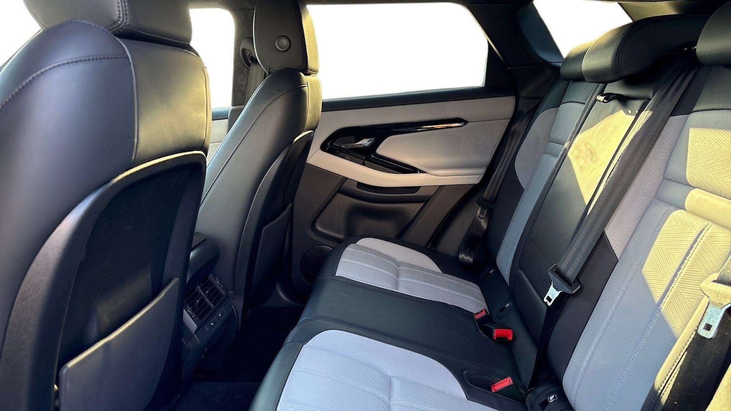 Used Land Rover Range Rover Evoque 2024 for sale - 77740886: Photo 4