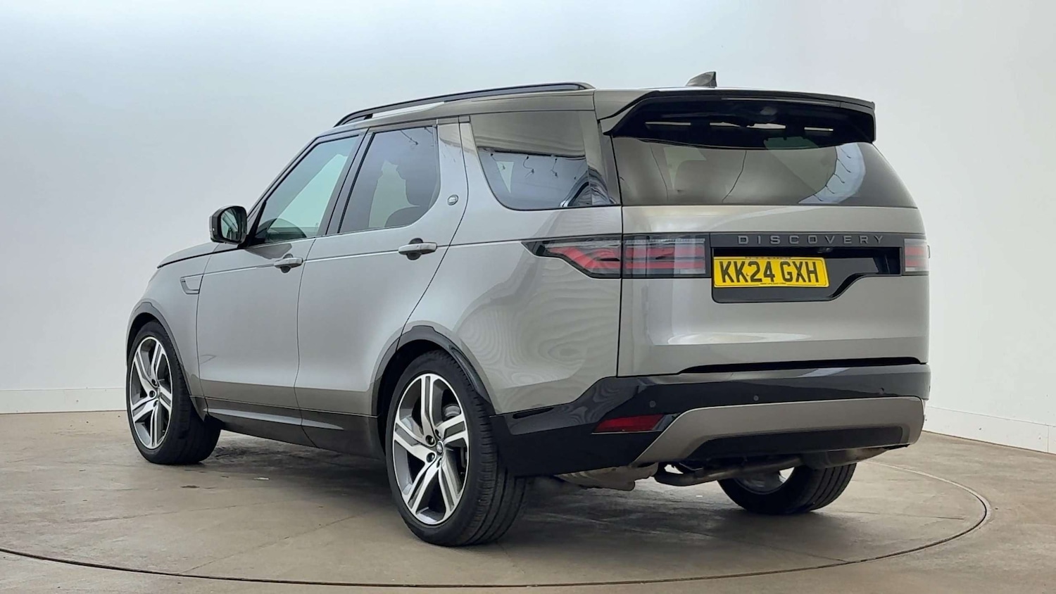 Used Land Rover Discovery 2024 for sale - 76460099: Photo 2