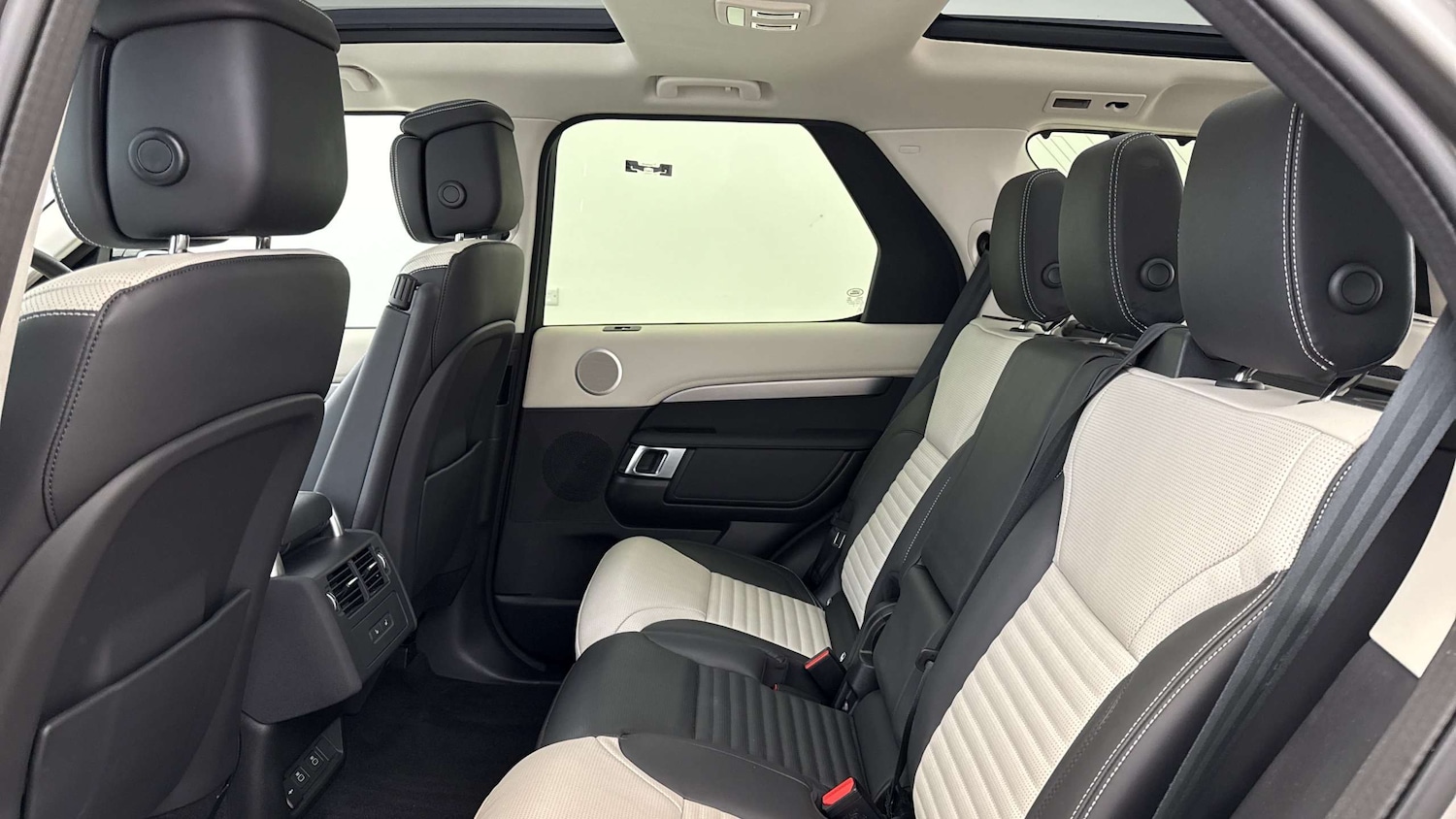 Used Land Rover Discovery 2024 for sale - 76460099: Photo 4