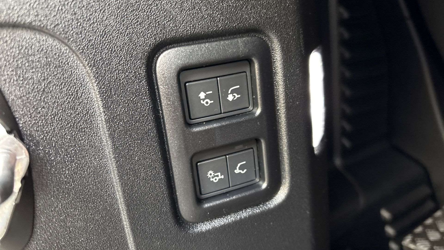 Used Land Rover Defender 2025 for sale - 76889751: Photo 27