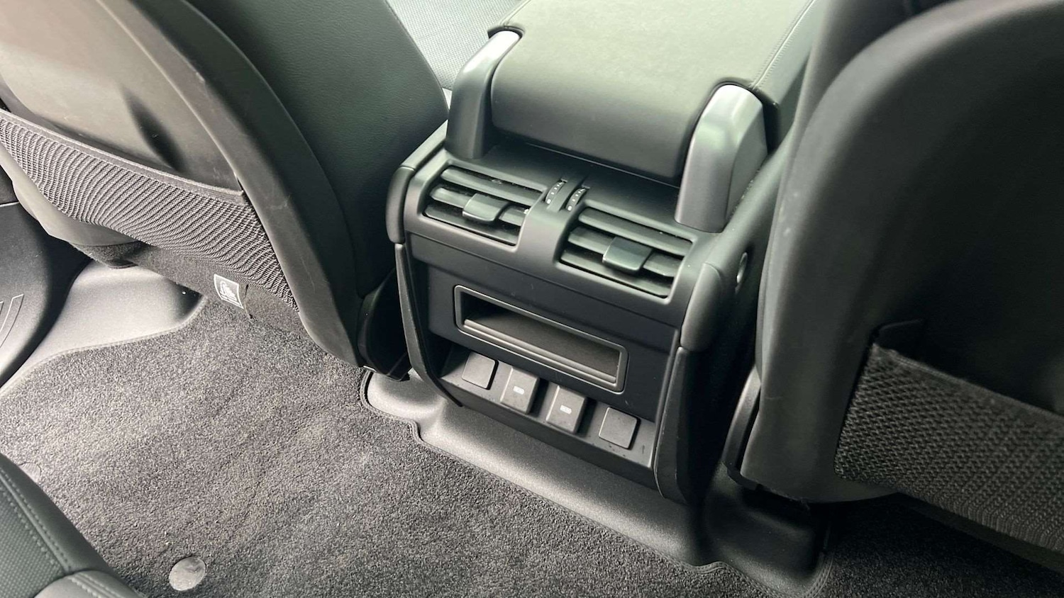 Used Land Rover Defender 2023 for sale - 76902260: Photo 18