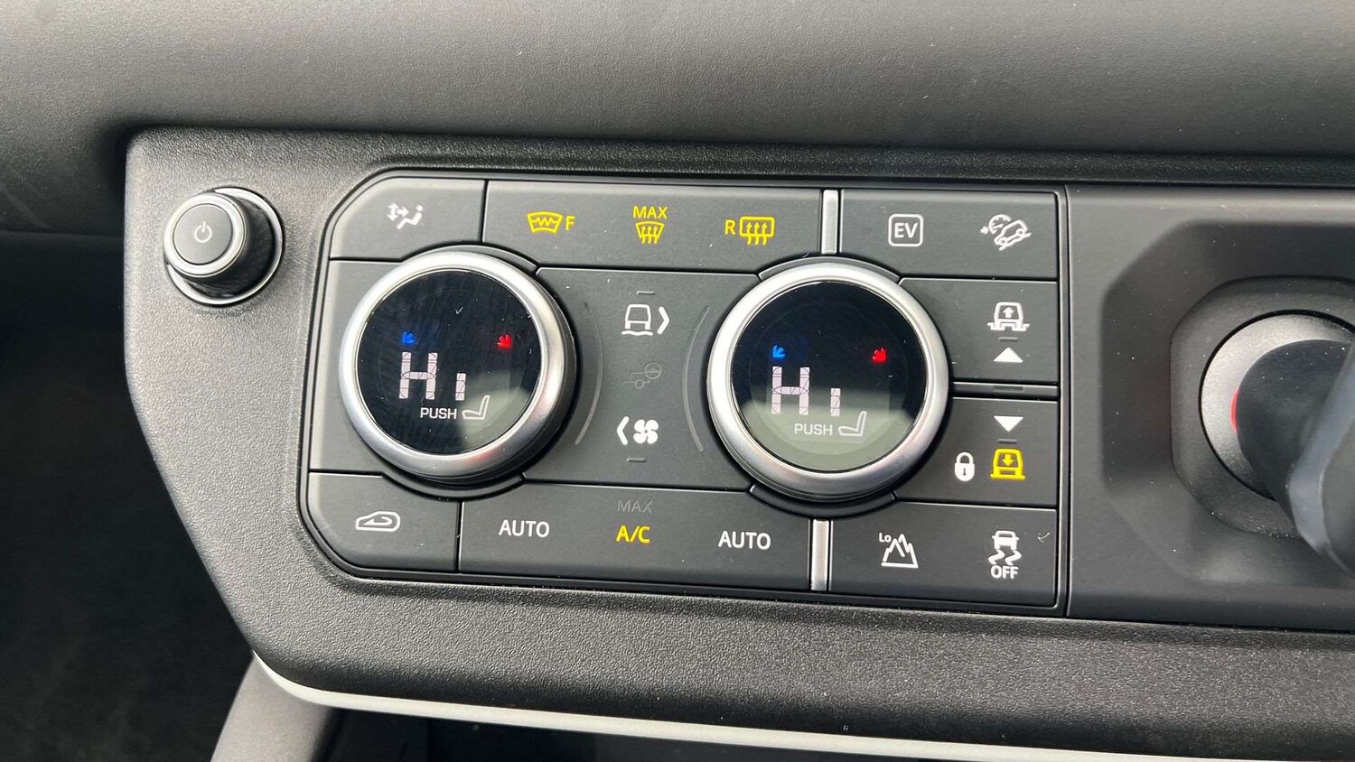 Used Land Rover Defender 2023 for sale - 76902260: Photo 22