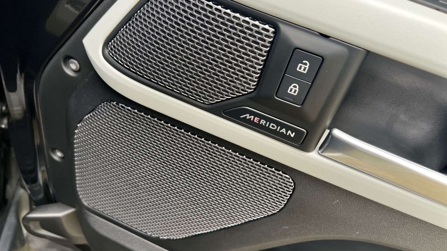 Used Land Rover Defender 2023 for sale - 76902260: Photo 24