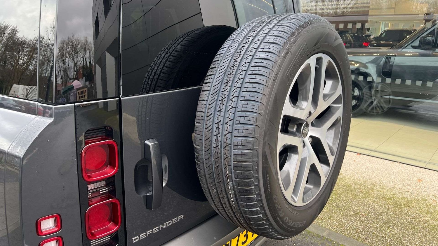 Used Land Rover Defender 2023 for sale - 76902260: Photo 30