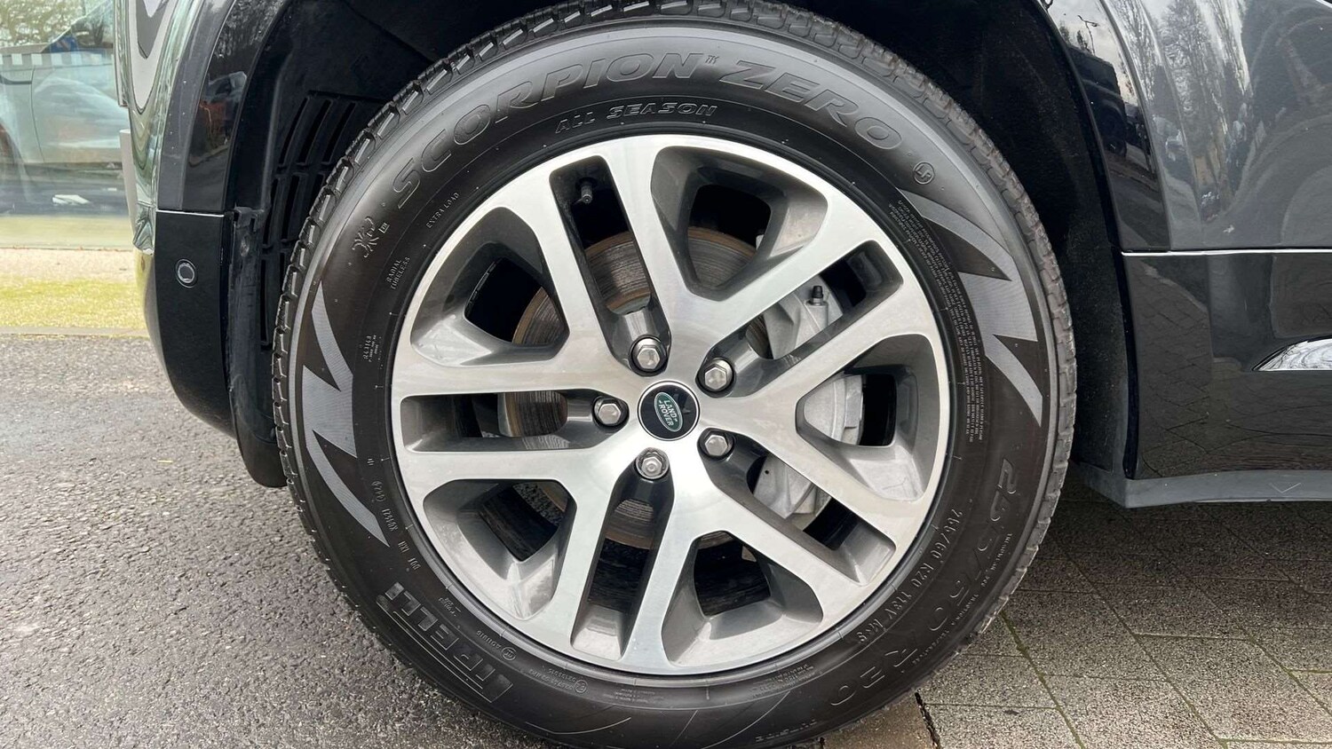 Used Land Rover Defender 2023 for sale - 76902260: Photo 32