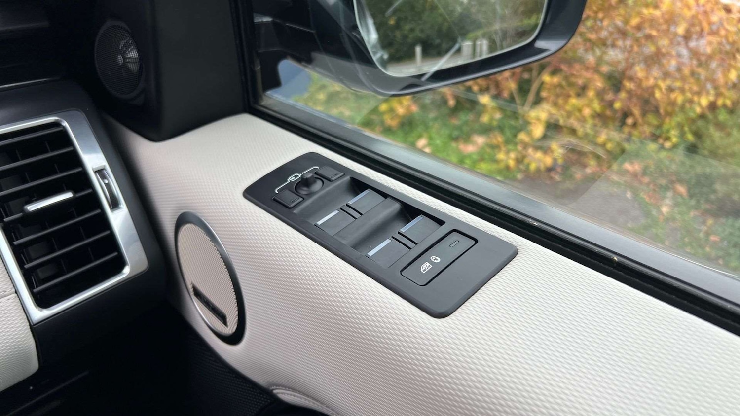 Used Land Rover Discovery 2023 for sale - 76459910: Photo 31