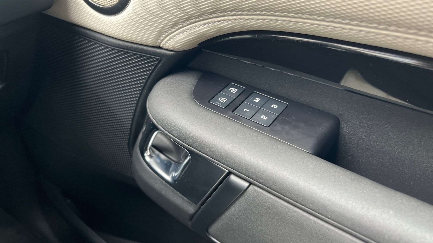 Used Land Rover Discovery 2023 for sale - 76459910: Photo 32