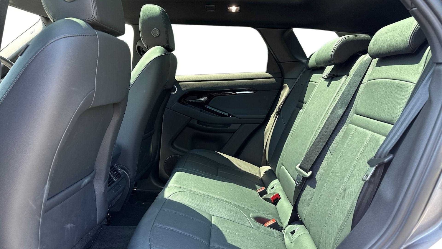 Used Land Rover Range Rover Evoque 2025 for sale - 76460541: Photo 4