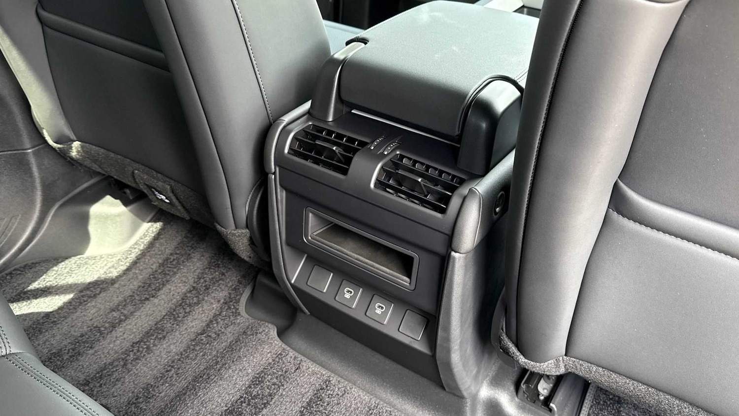 Used Land Rover Defender 2025 for sale - 76460437: Photo 18