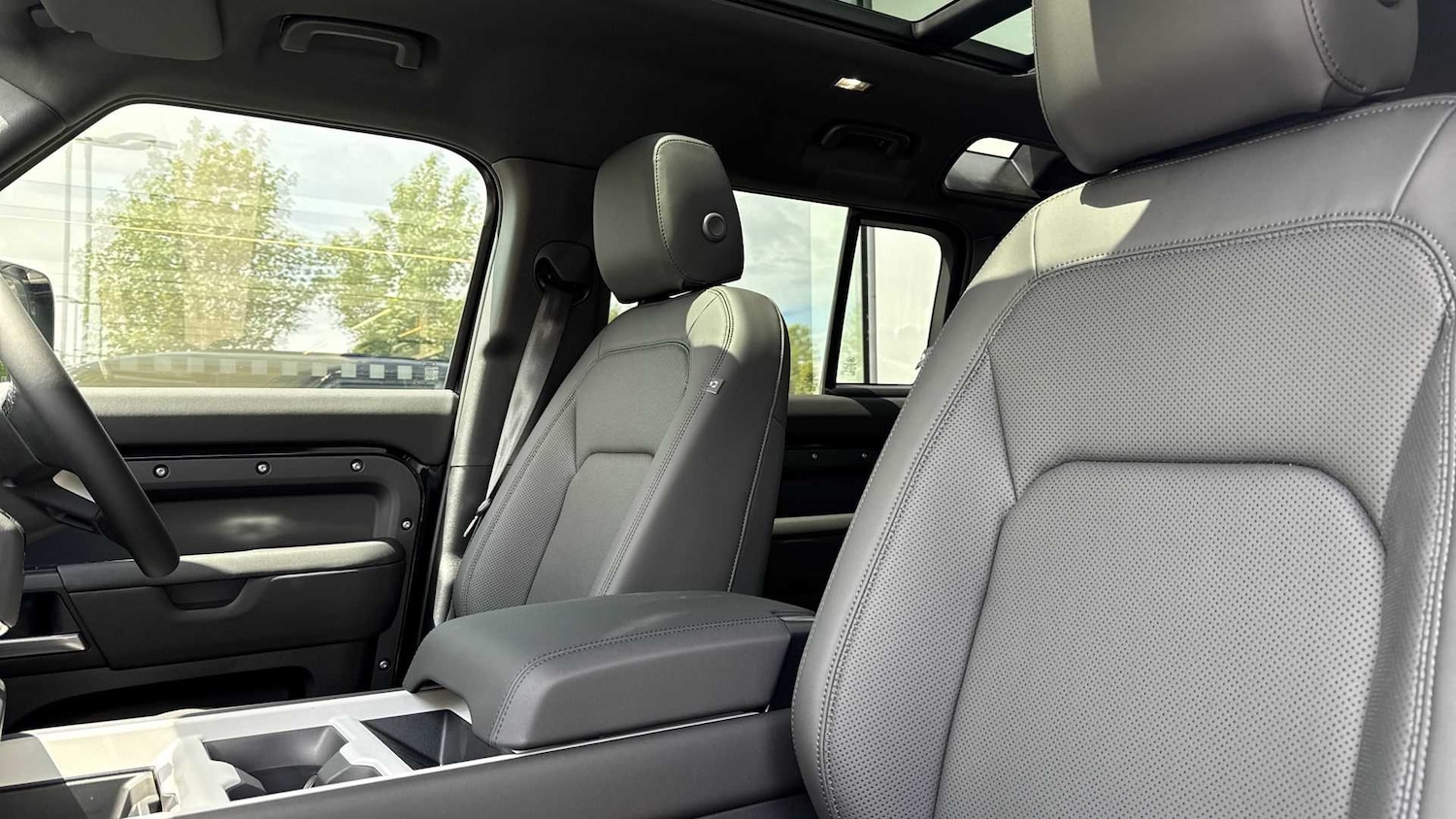 Used Land Rover Defender 2025 for sale - 76460437: Photo 21