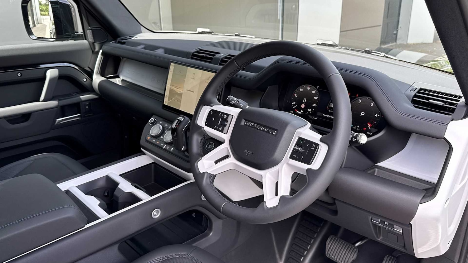 Used Land Rover Defender 2025 for sale - 76460437: Photo 23