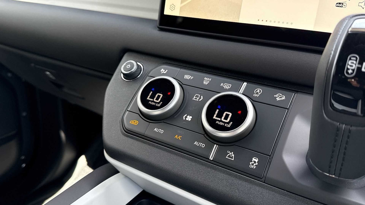 Used Land Rover Defender 2025 for sale - 76460437: Photo 30