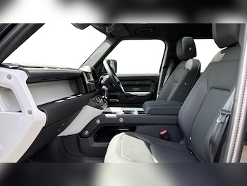 Used Land Rover Defender 2025 for sale - 76460437: Photo