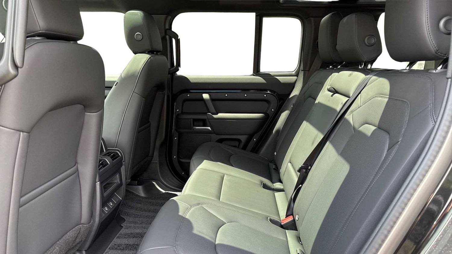 Used Land Rover Defender 2025 for sale - 76460437: Photo 4