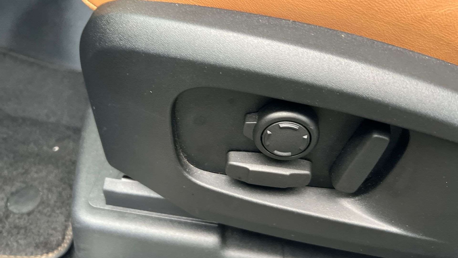 Used Land Rover Defender 2023 for sale - 77257162: Photo 29