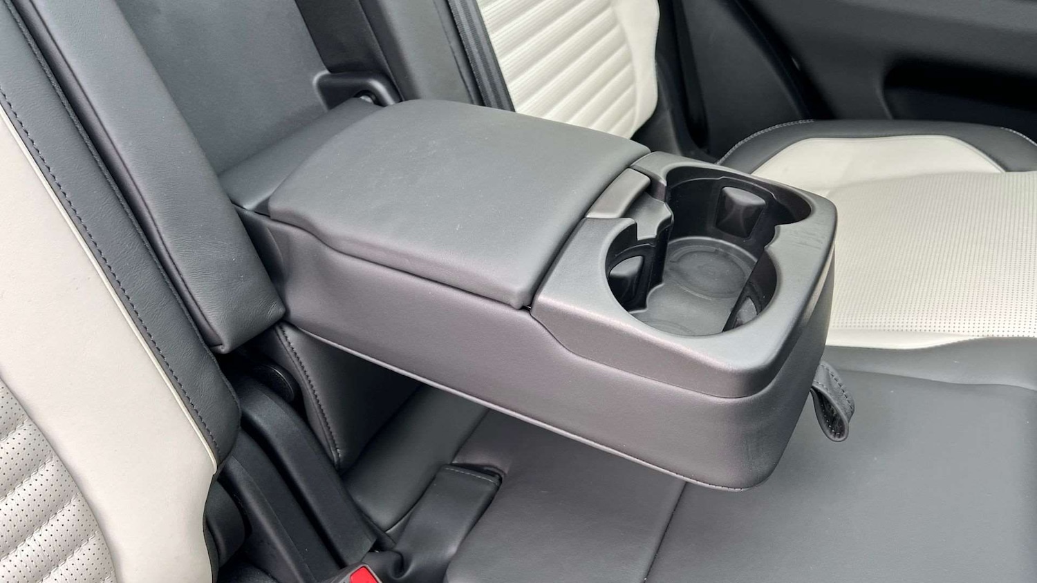 Used Land Rover Discovery Sport 2024 for sale - 76460455: Photo 31