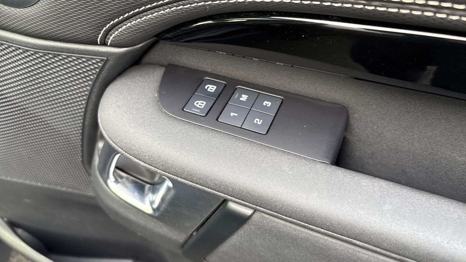 Used Land Rover Discovery 2023 for sale - 77443453: Photo 25