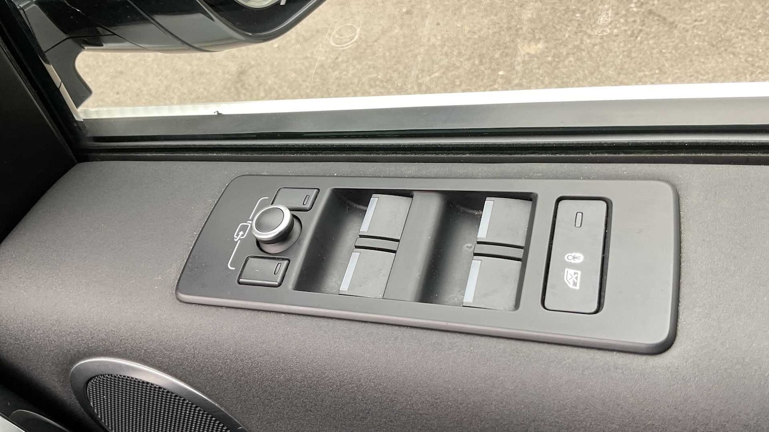 Used Land Rover Discovery 2019 for sale - 76460470: Photo 25