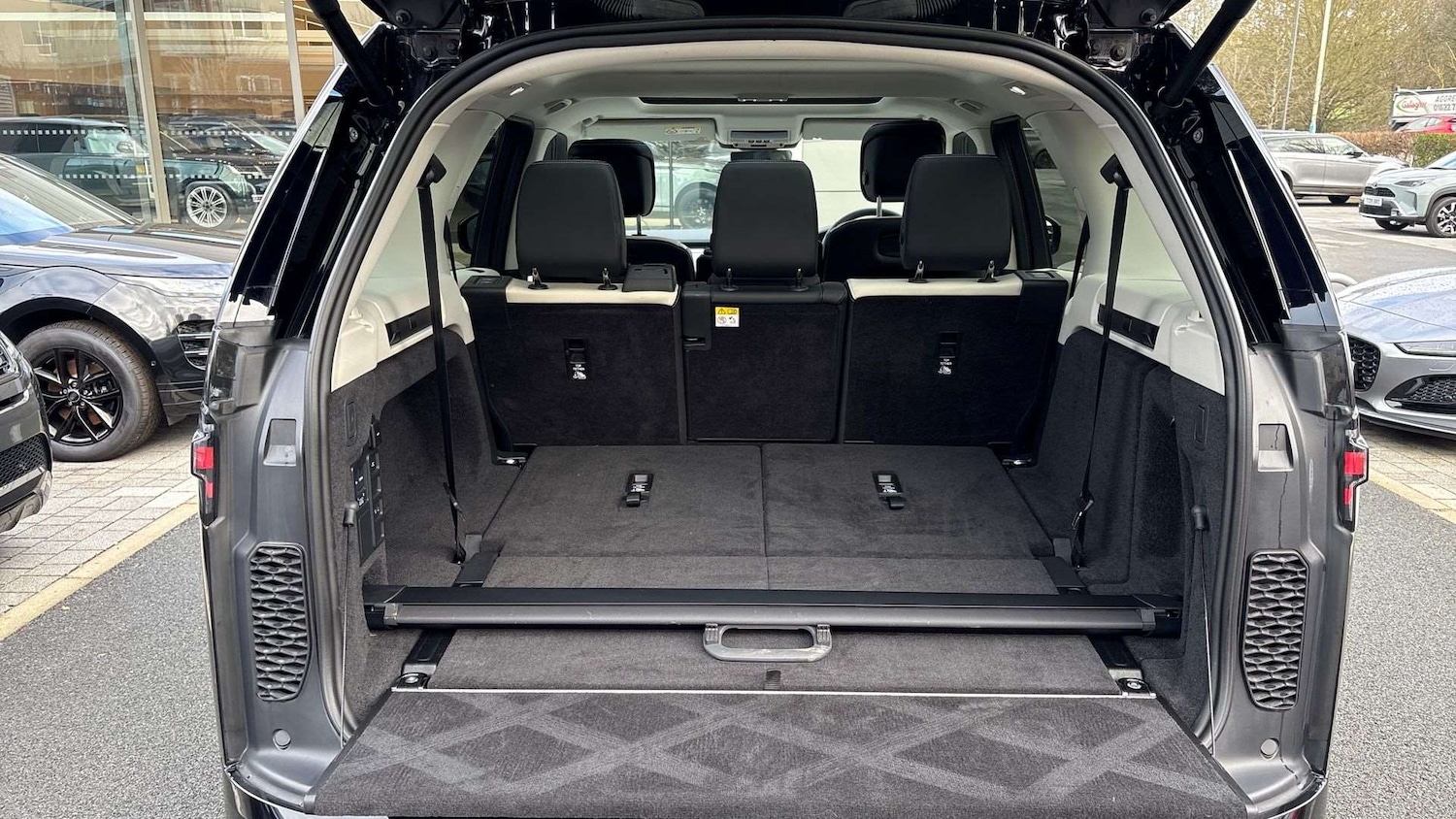 Used Land Rover Discovery 2025 for sale - 77123327: Photo 10