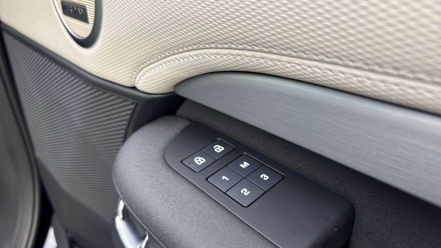 Used Land Rover Discovery 2025 for sale - 77123327: Photo 25