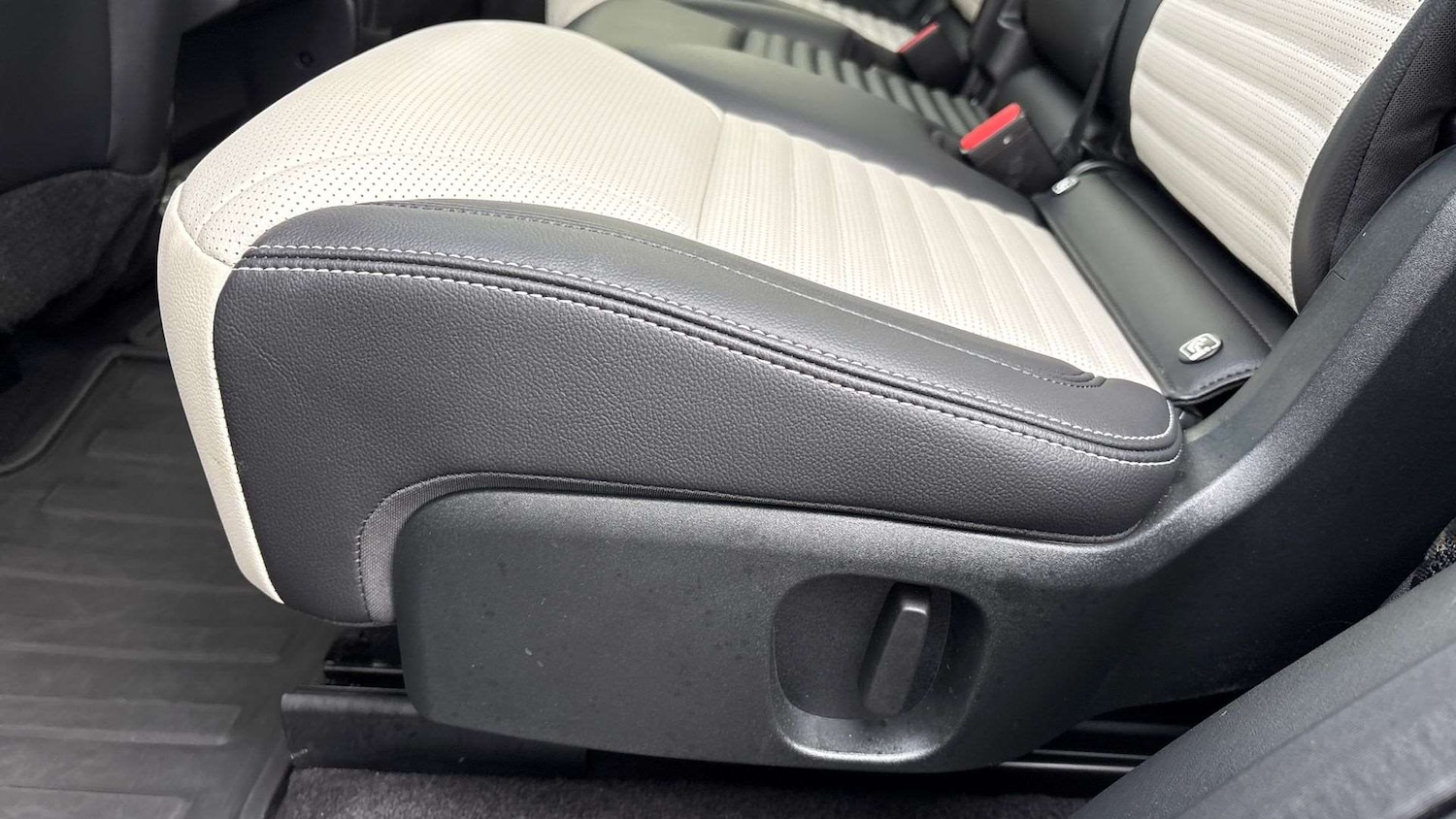 Used Land Rover Discovery 2025 for sale - 77123327: Photo 30