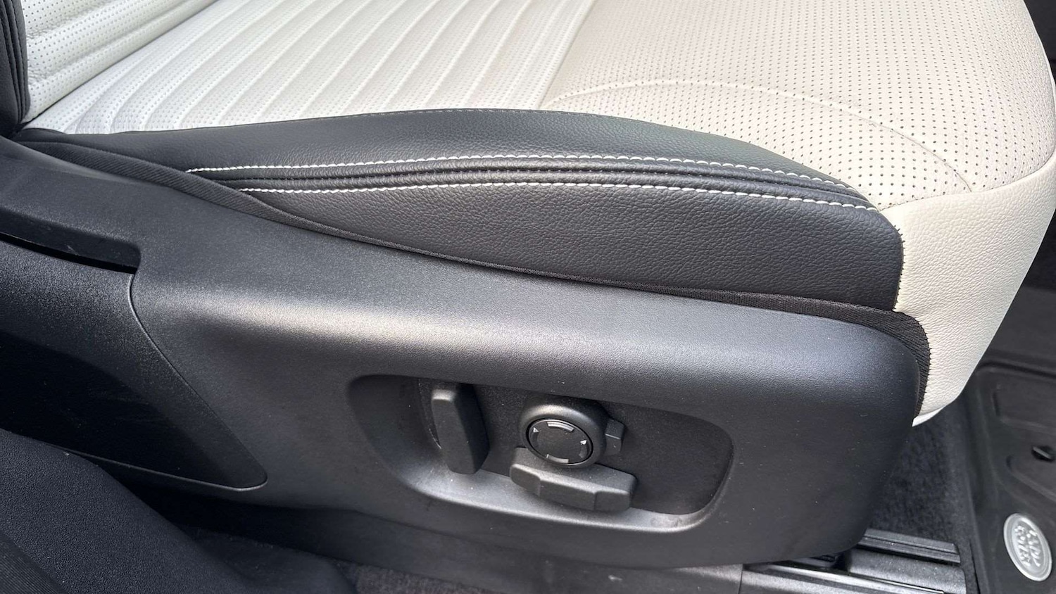 Used Land Rover Discovery 2025 for sale - 77123327: Photo 33