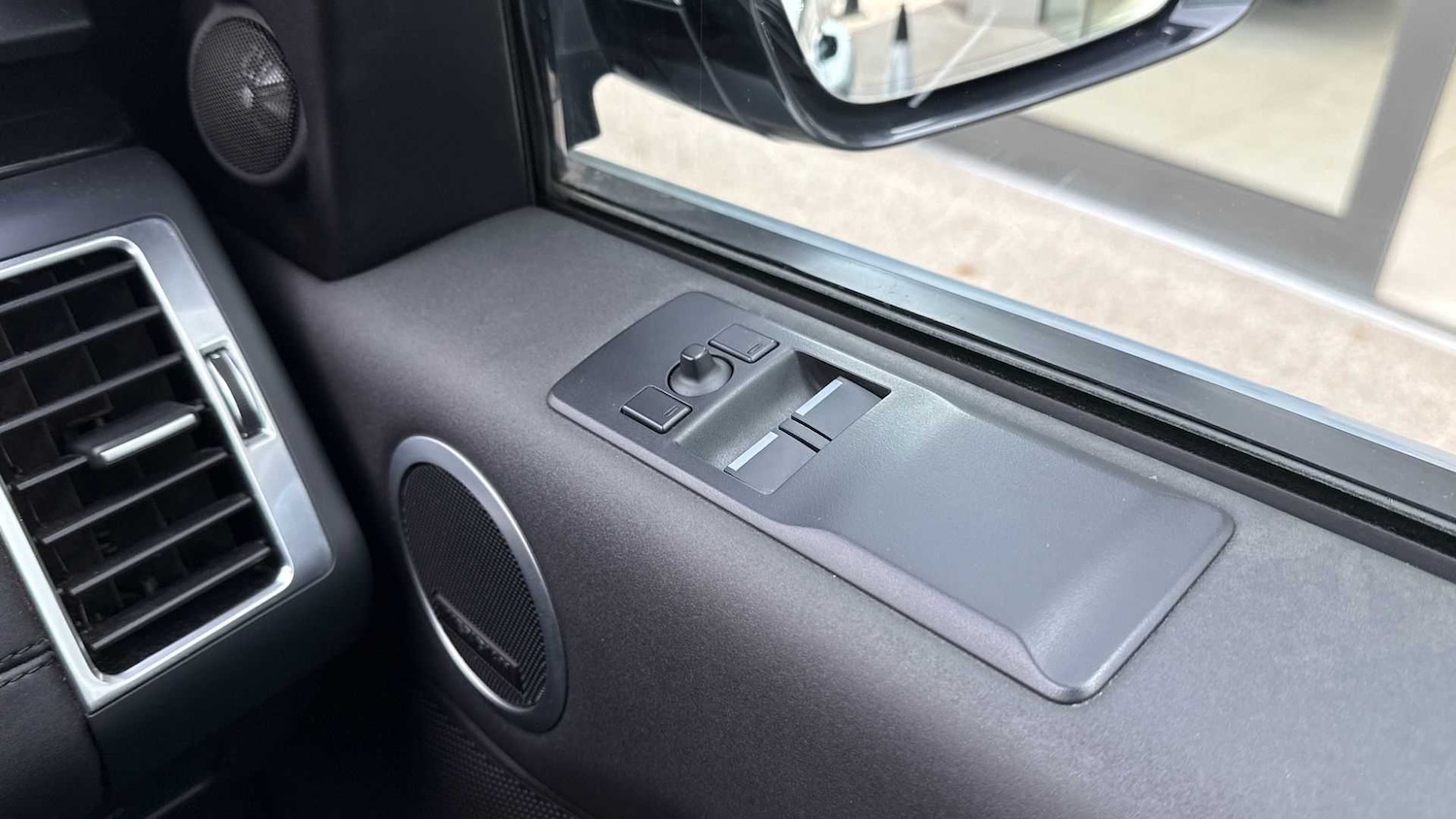 Used Land Rover Discovery 2023 for sale - 76460556: Photo 23