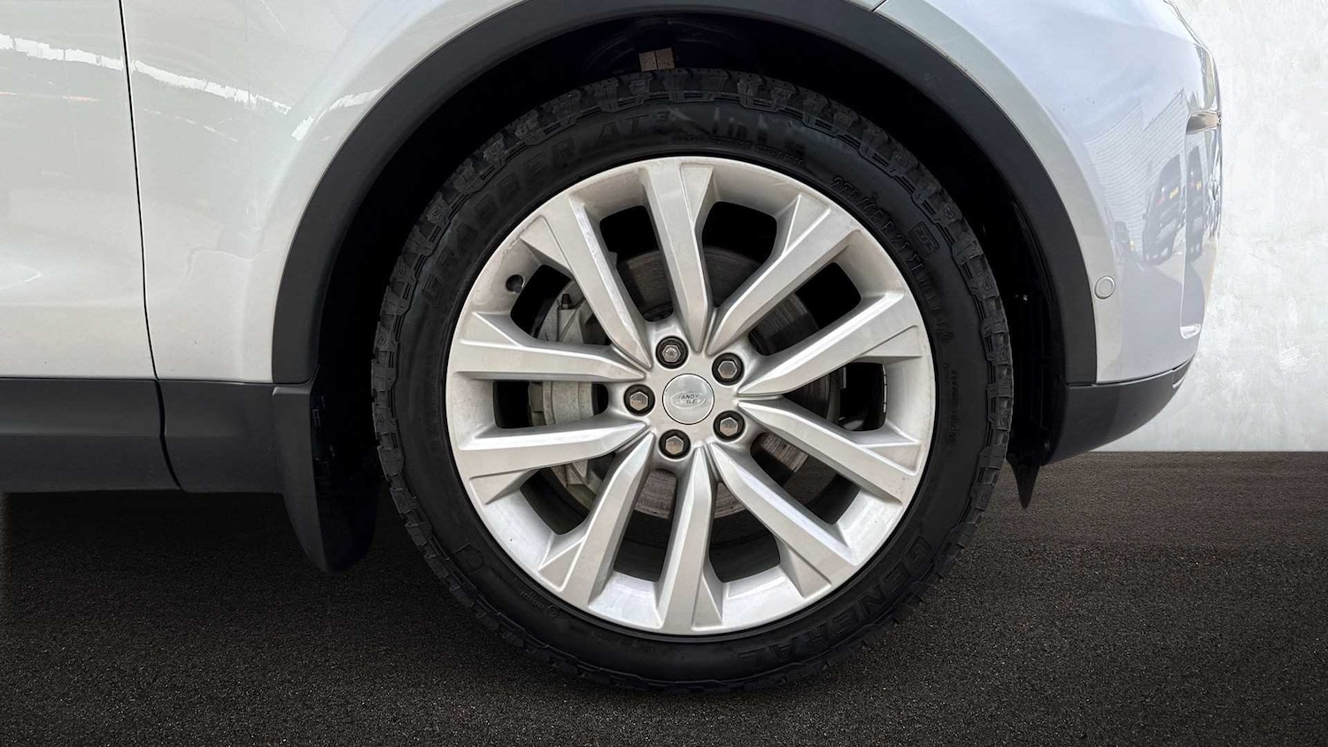 Used Land Rover Discovery 2023 for sale - 76460556: Photo 8