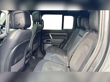 Used Land Rover Defender 2023 for sale - 78104769: Photo