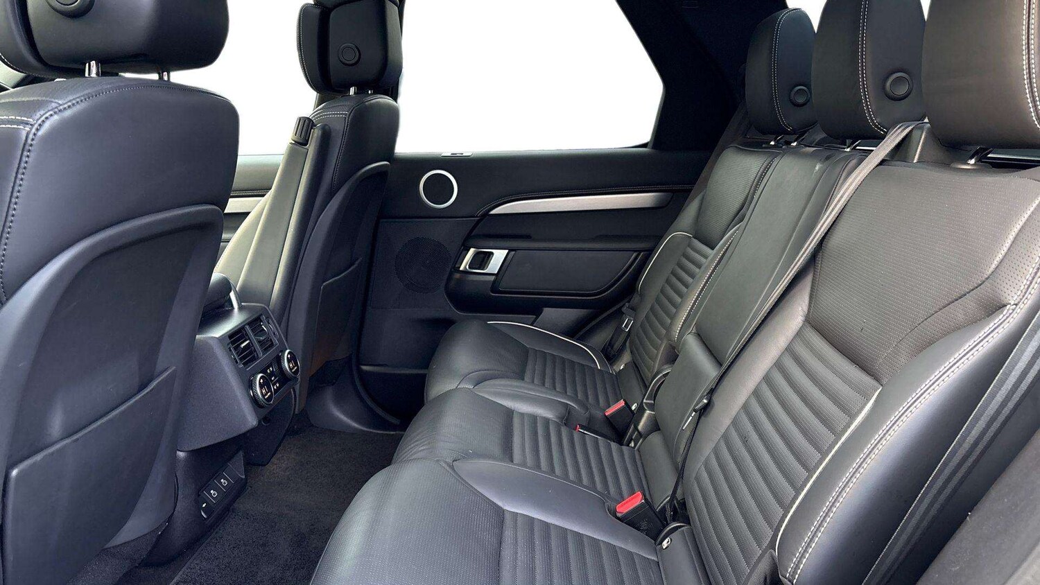 Used Land Rover Discovery 2024 for sale - 76789276: Photo 4