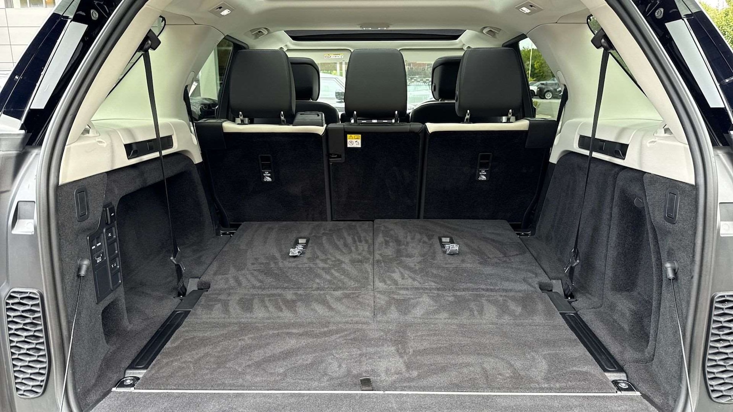 Used Land Rover Discovery 2025 for sale - 76459907: Photo 10