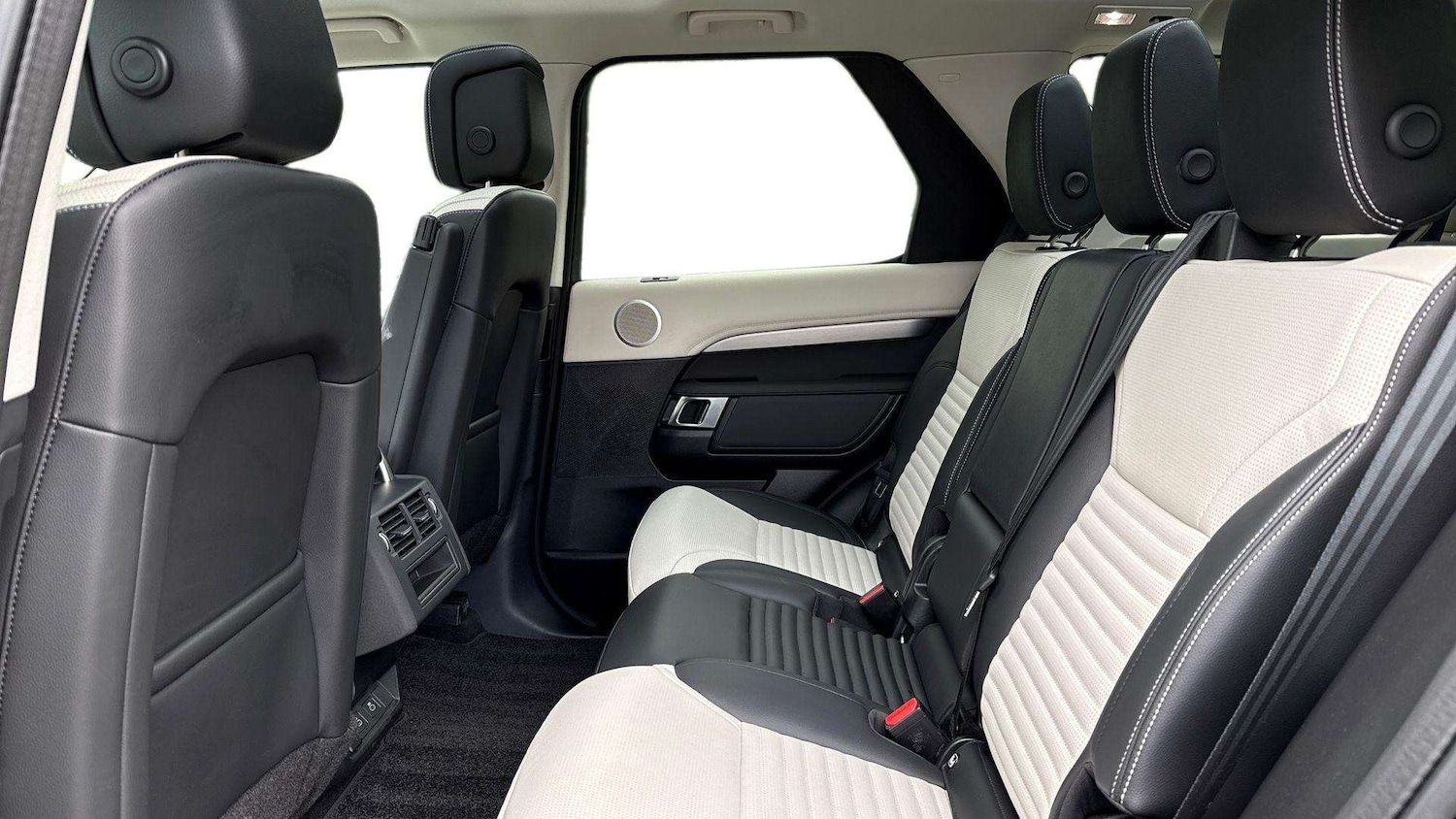 Used Land Rover Discovery 2025 for sale - 76459907: Photo 4