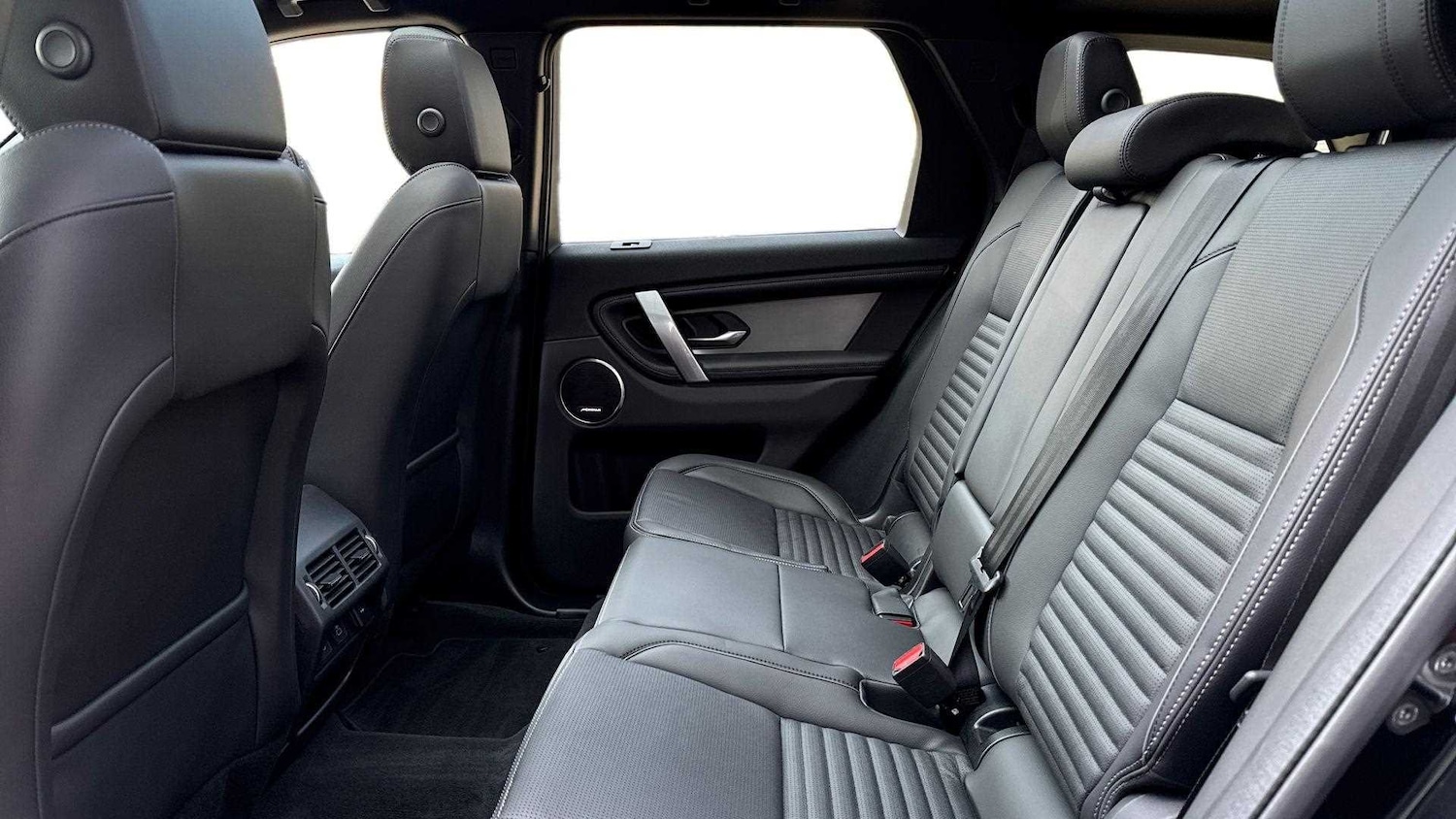 Used Land Rover Discovery Sport 2025 for sale - 76460401: Photo 4