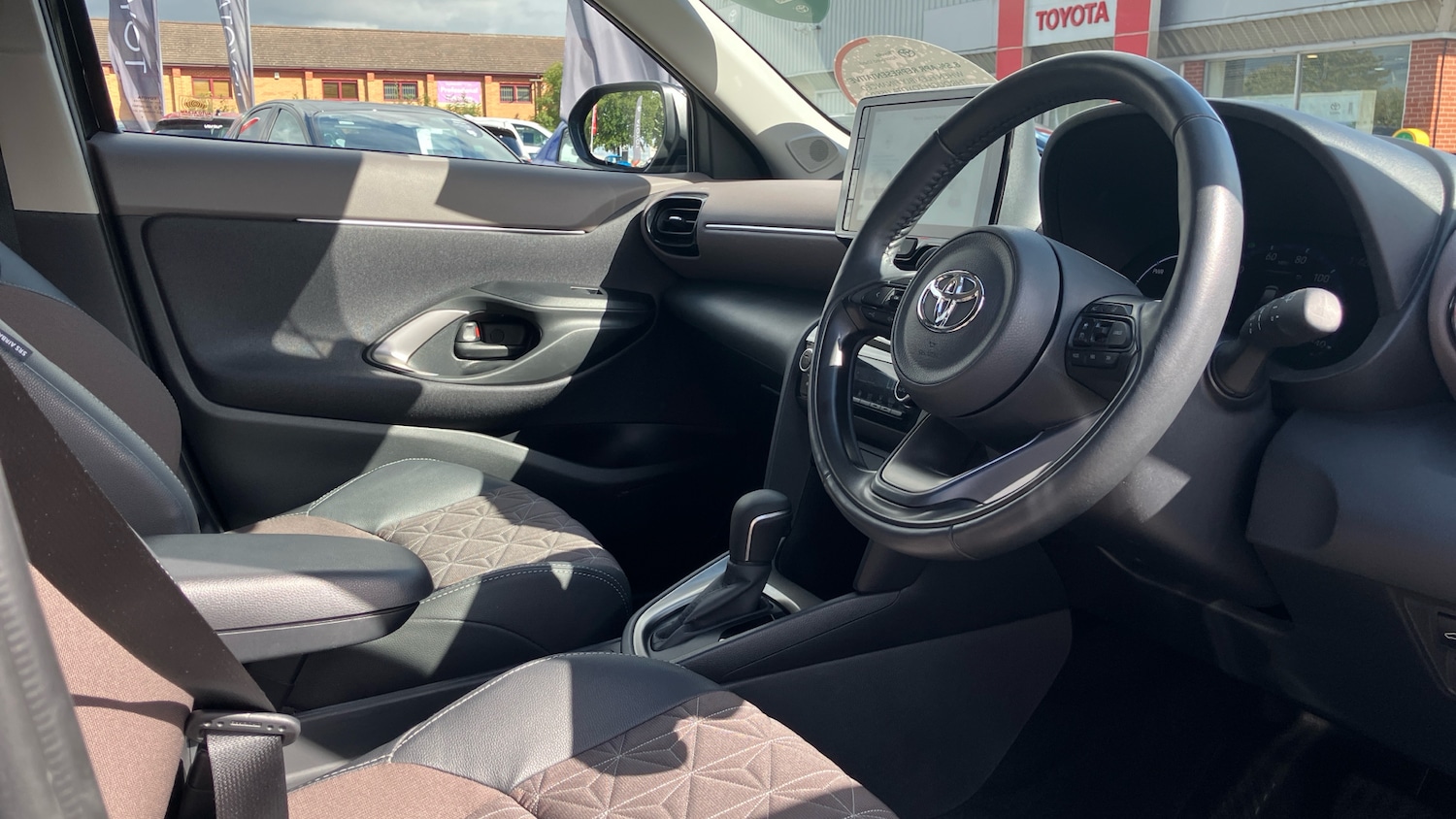 Used Toyota Yaris Cross 2024 for sale - 76384870: Photo 11