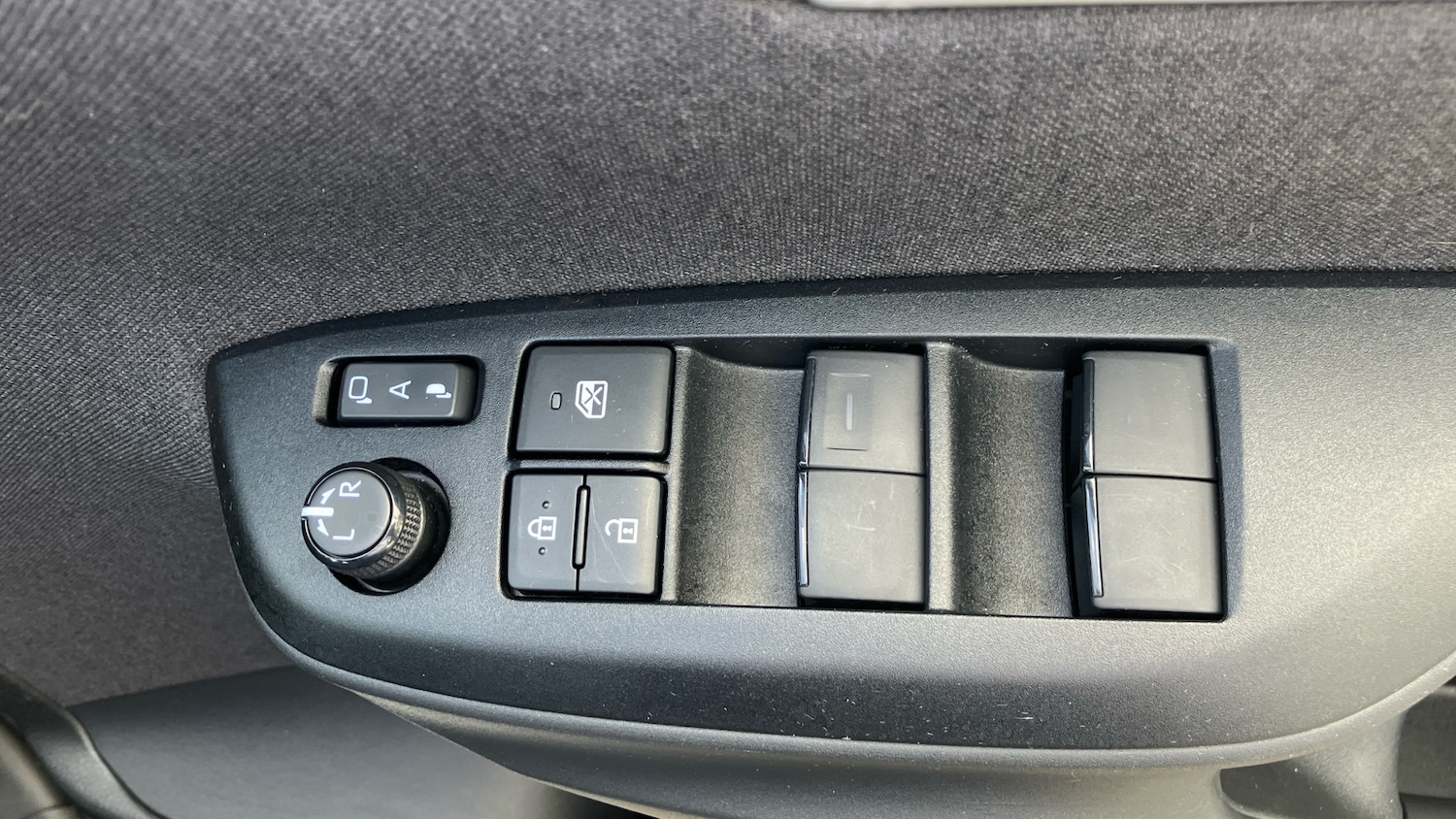 Used Toyota Yaris Cross 2024 for sale - 76384870: Photo 34