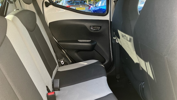 Used Toyota AYGO 2018 for sale - 76234628: Photo 12