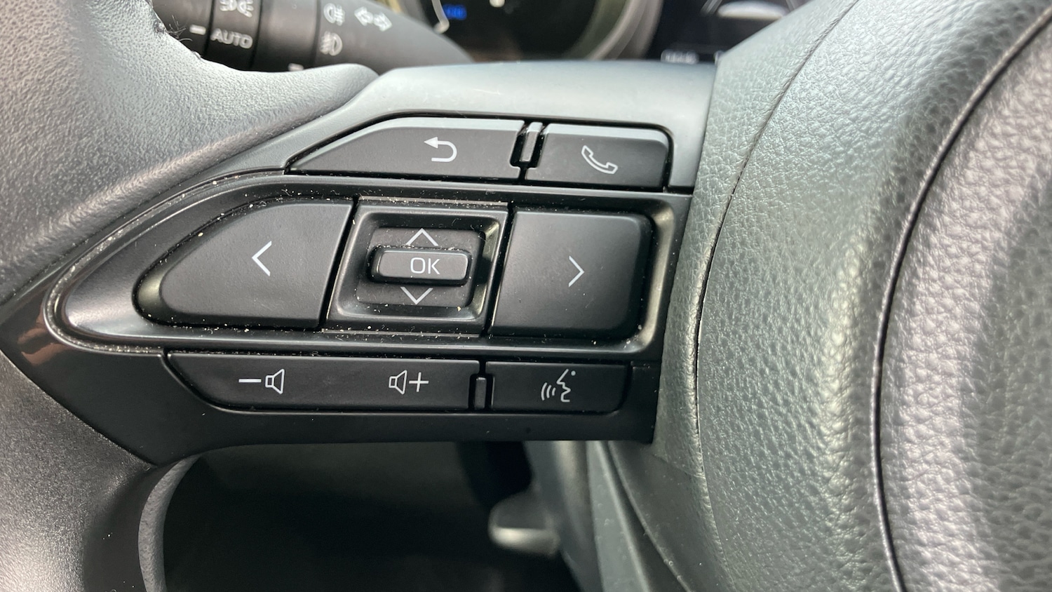 Used Toyota Yaris 2023 for sale - 76402350: Photo 36