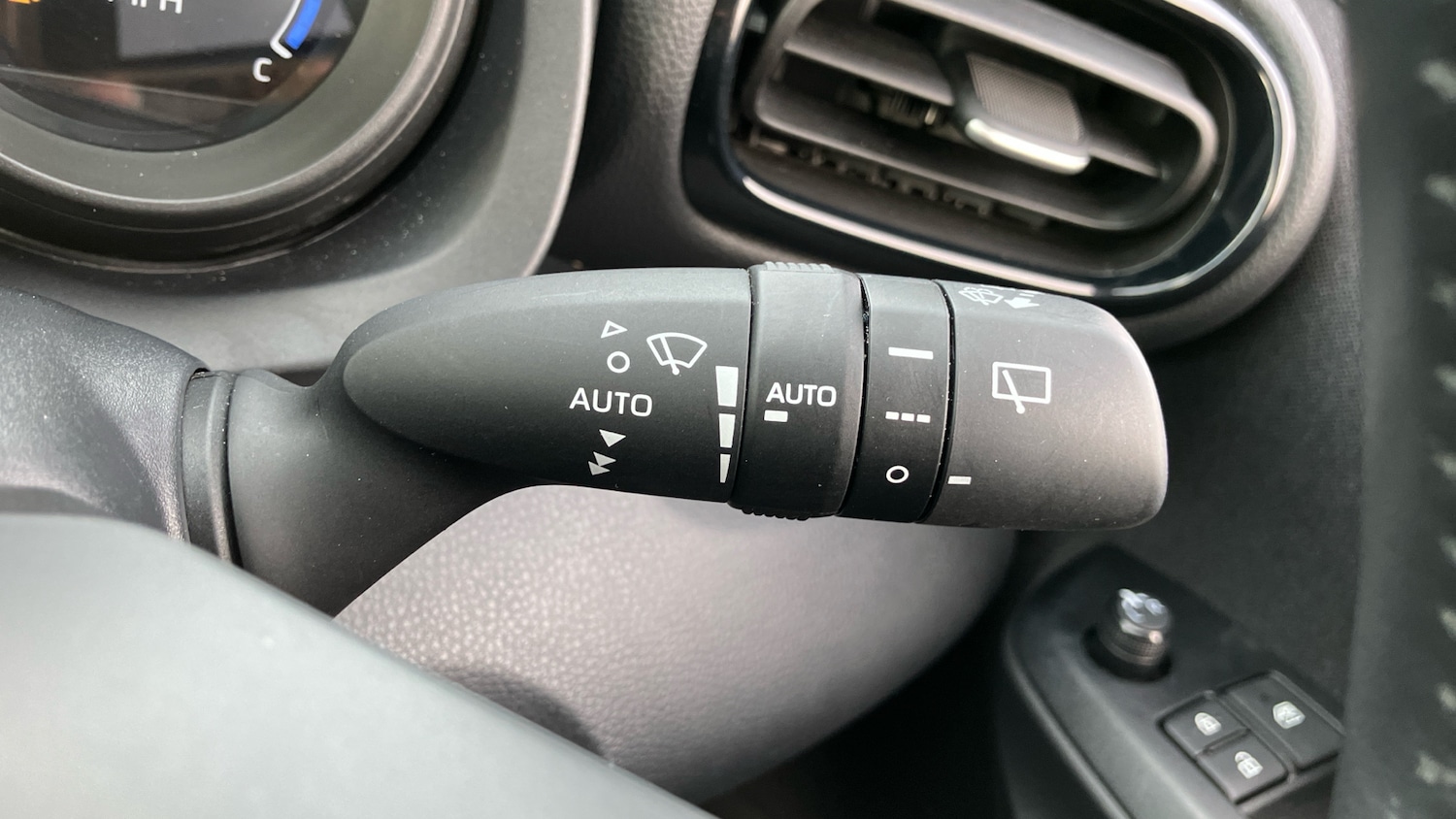 Used Toyota Yaris 2023 for sale - 76402350: Photo 39