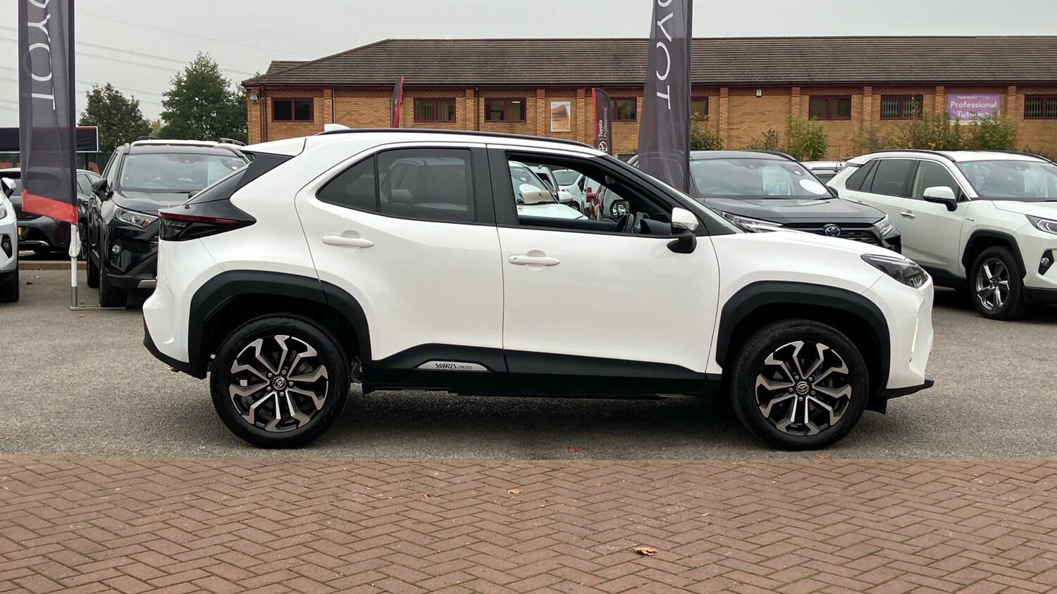 Used Toyota Yaris Cross 2023 for sale - 76302887: Photo 16