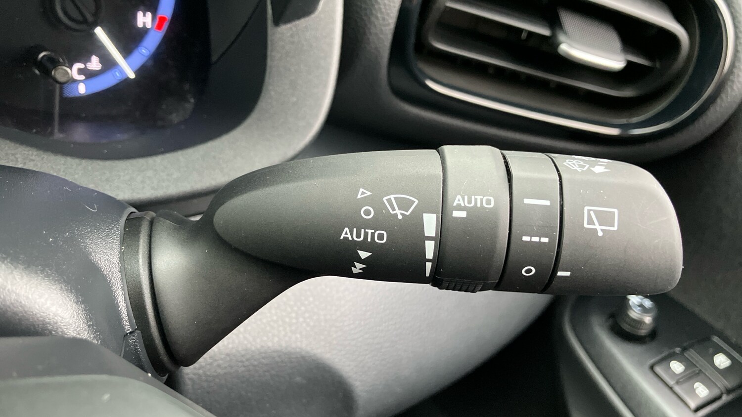 Used Toyota Yaris Cross 2023 for sale - 76302887: Photo 39