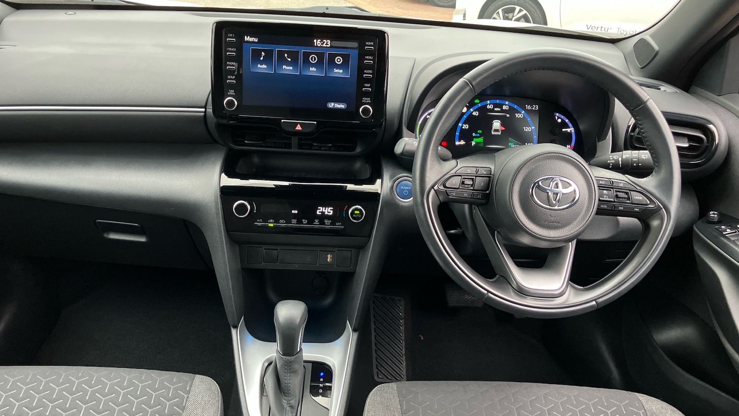 Used Toyota Yaris Cross 2023 for sale - 76302887: Photo 5