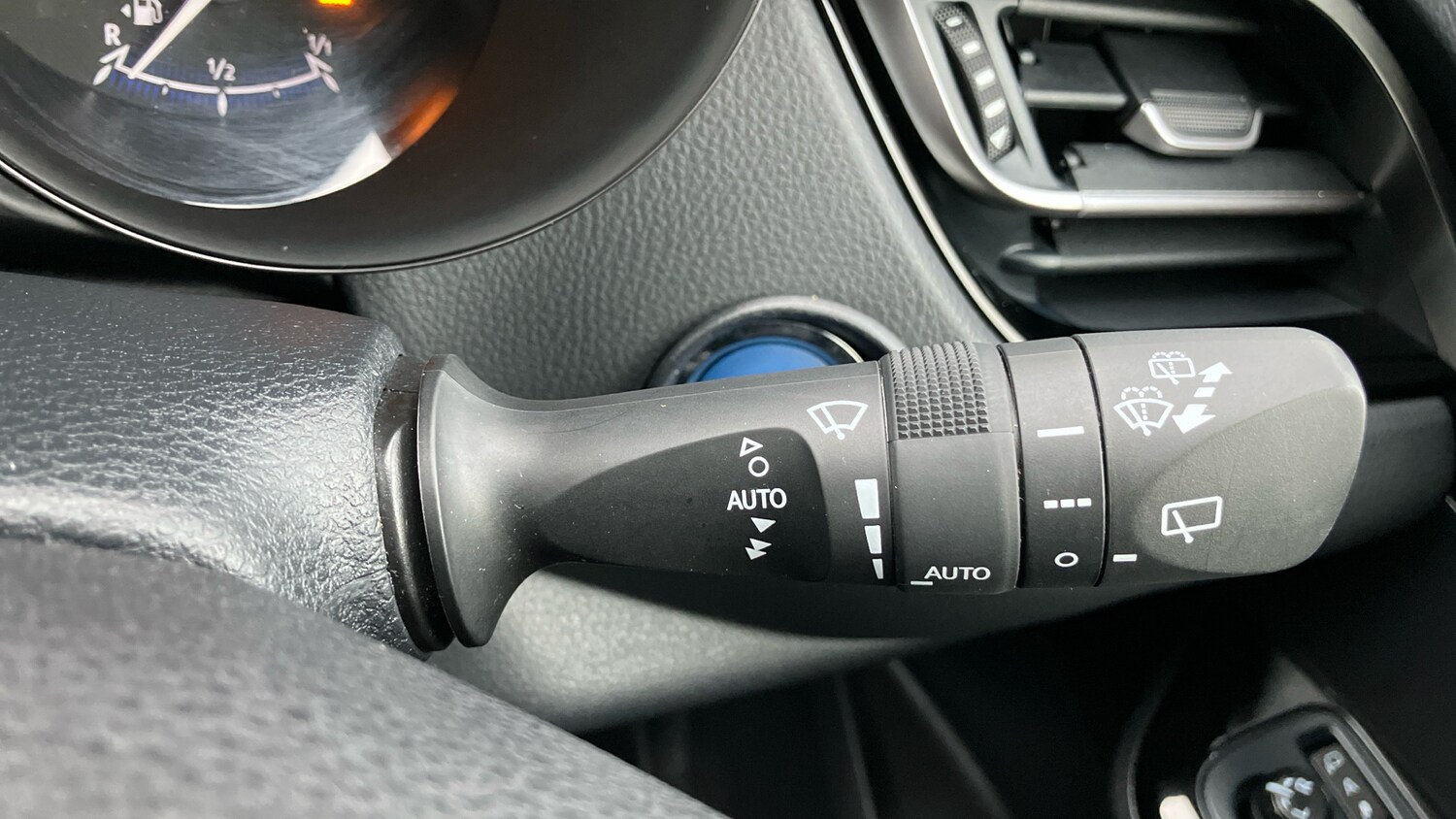 Used Toyota C-HR 2022 for sale - 76577063: Photo 39