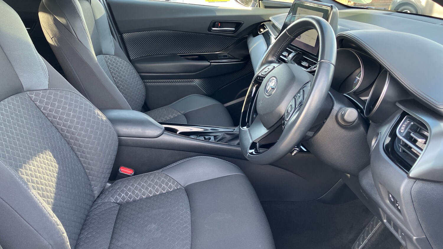 Used Toyota C-HR 2022 for sale - 76693240: Photo 11