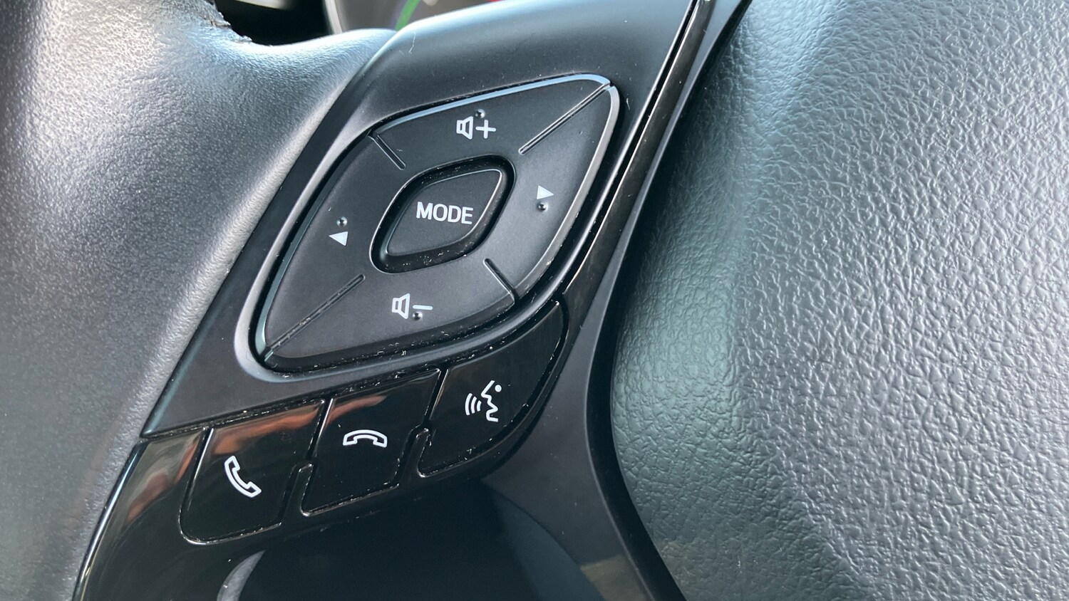 Used Toyota C-HR 2022 for sale - 76693240: Photo 36