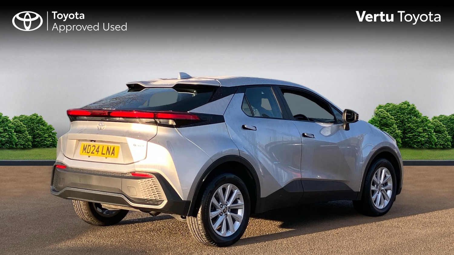 Used Toyota C-HR 2024 for sale - 77578648: Photo 2