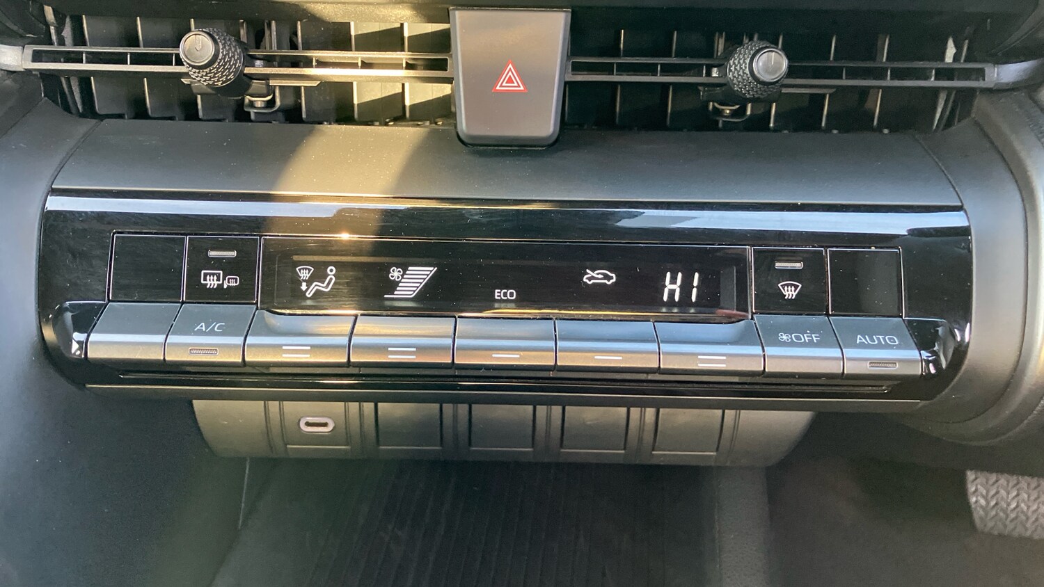 Used Toyota C-HR 2024 for sale - 77578648: Photo 34